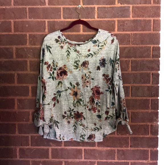 NWOT Floral Tie Sleeve Tunic - Picture 9 of 12